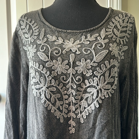 Sacred Threads Boho charcoal grey Tunic with embroidered detail design - Picture 2 of 7